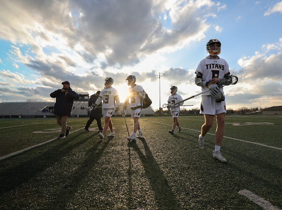 Final moments before a game at John Davis